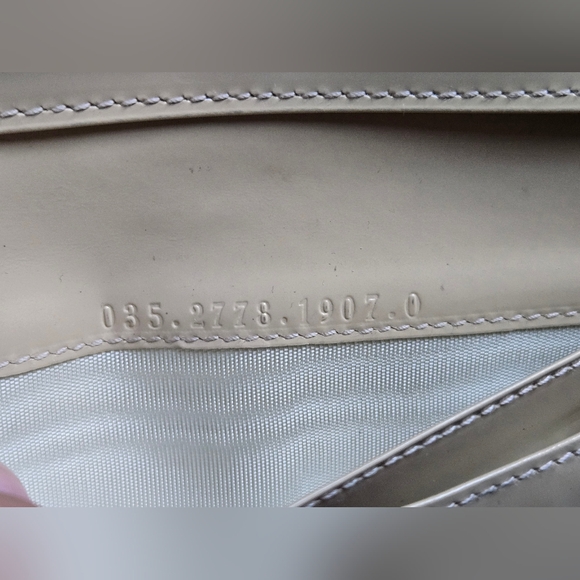 Gucci Vintage Patent Leather Nude Wallet with Gold Accent Clasp - Picture 16 of 16